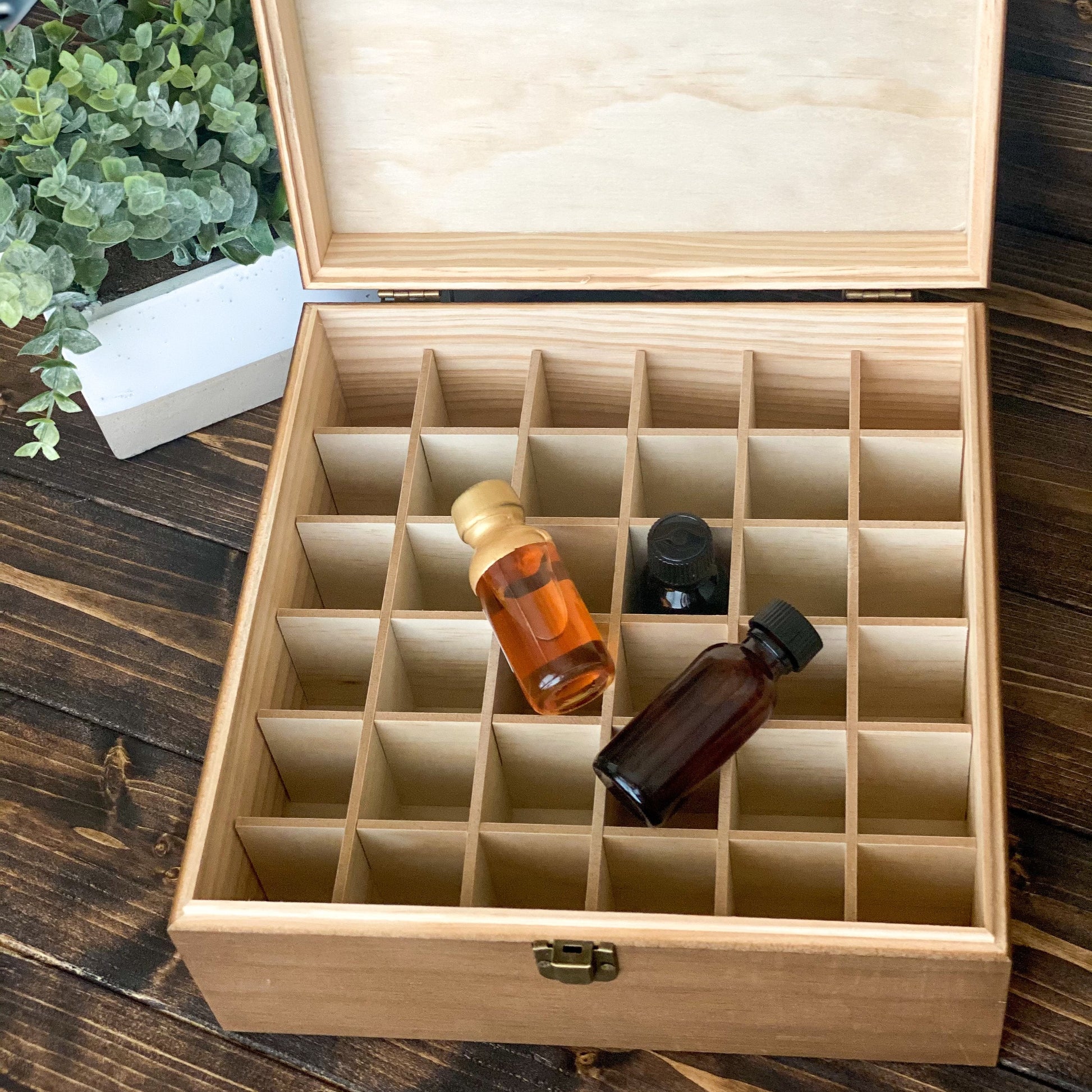 1oz storage box, shown open with a 3 whiskey samples inside